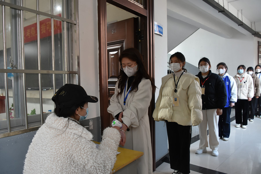 进班_副本.jpg 进班_副本.jpg