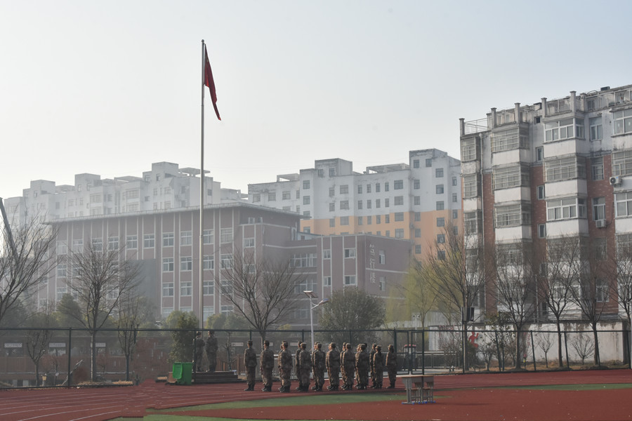 升旗_副本.jpg 升旗_副本.jpg